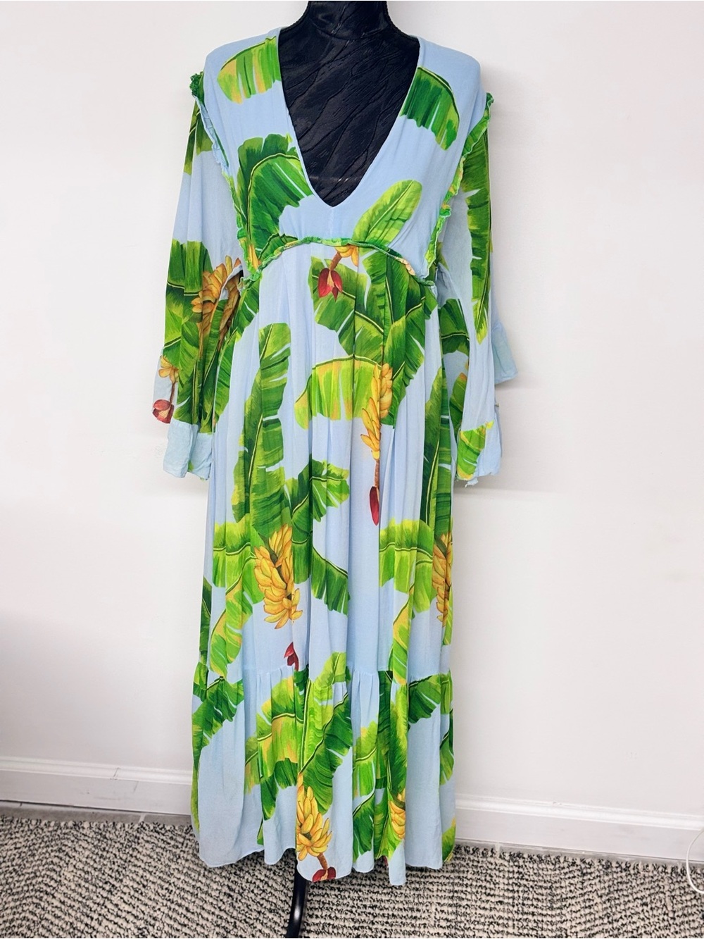 Farm Rio Fresh Bananas Maxi Dress
Butterfly Sleeve - Worn Once - L